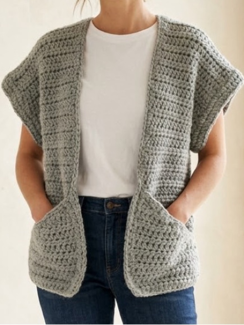 Luxurious Chunky Knit Short Sleeve Open Front Cardigan Sweater with Pockets